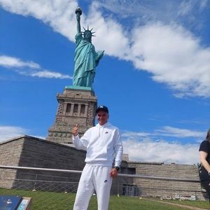 Meet your Posher, Luis armando